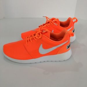 Women's Roshe One Premium (833928-800) - Size 7